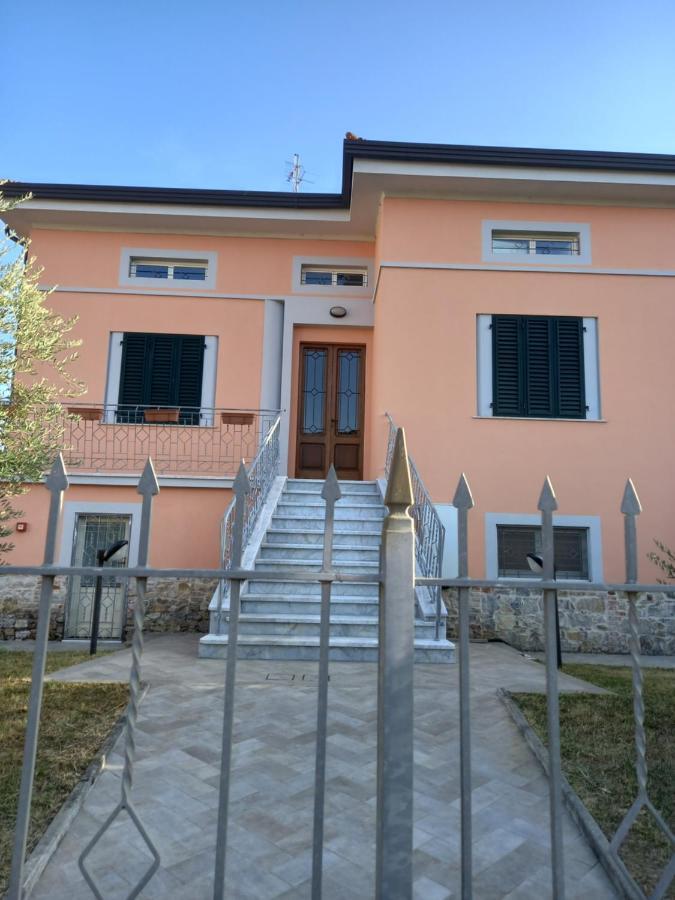 Bnb Villa Melany Vicino Centro 루카 외부 사진