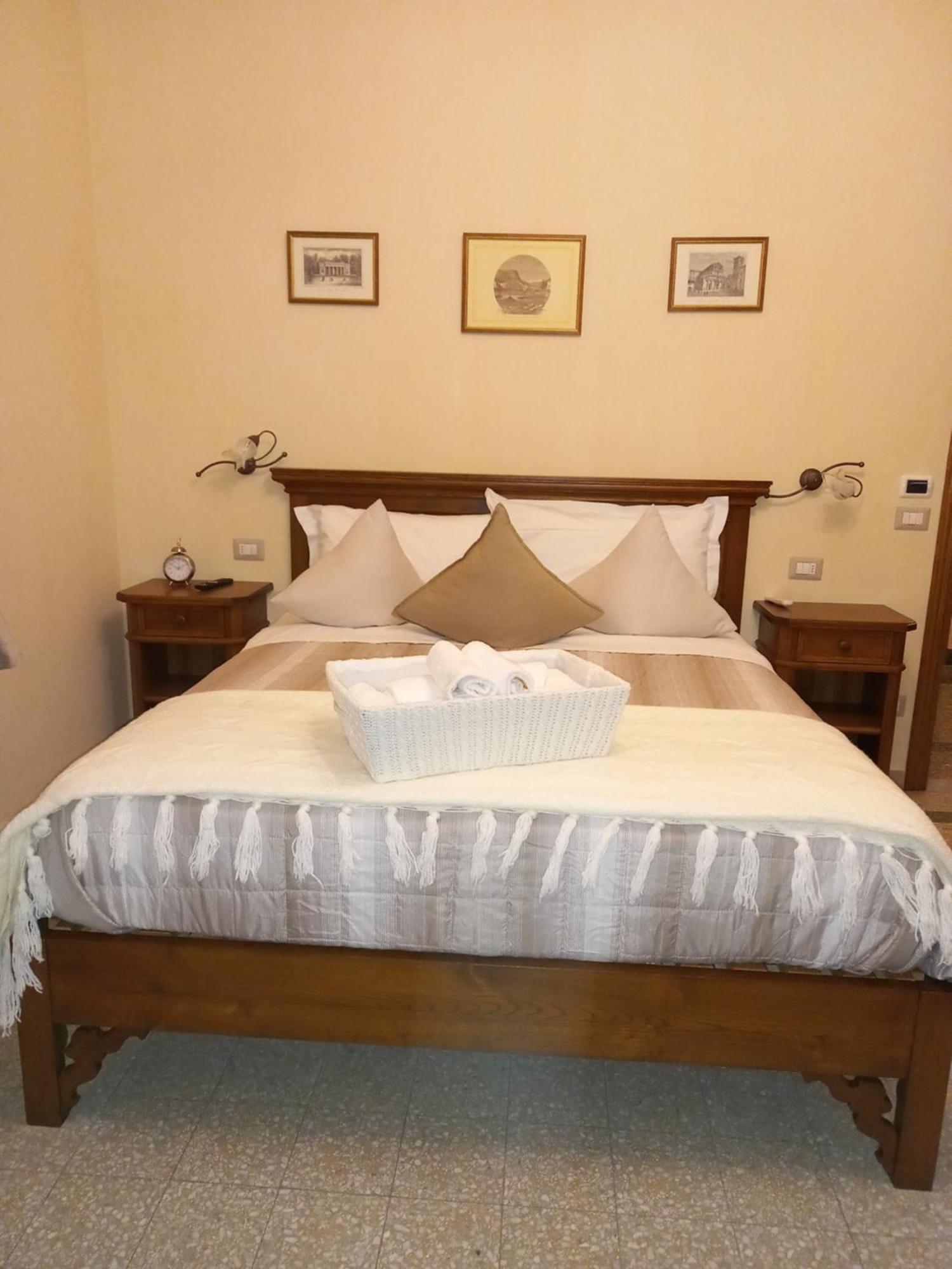Bnb Villa Melany Vicino Centro 루카 객실 사진